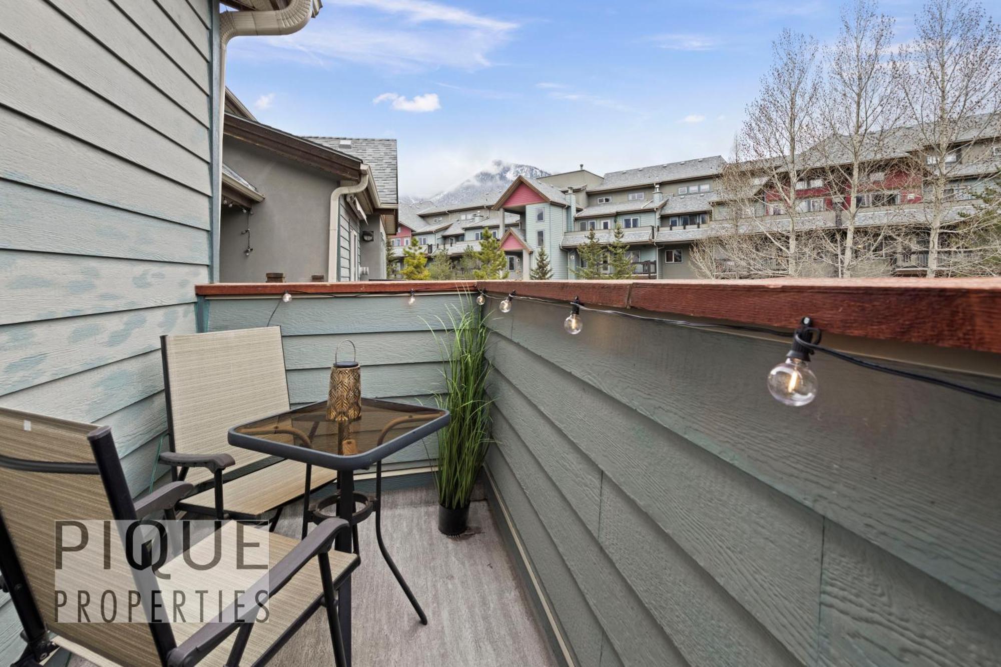 Apartament Mountain Loft Retreat, Heated Pool & Hot Tub, Ug Parking, Balcony, Wifi! Canmore Zewnętrze zdjęcie