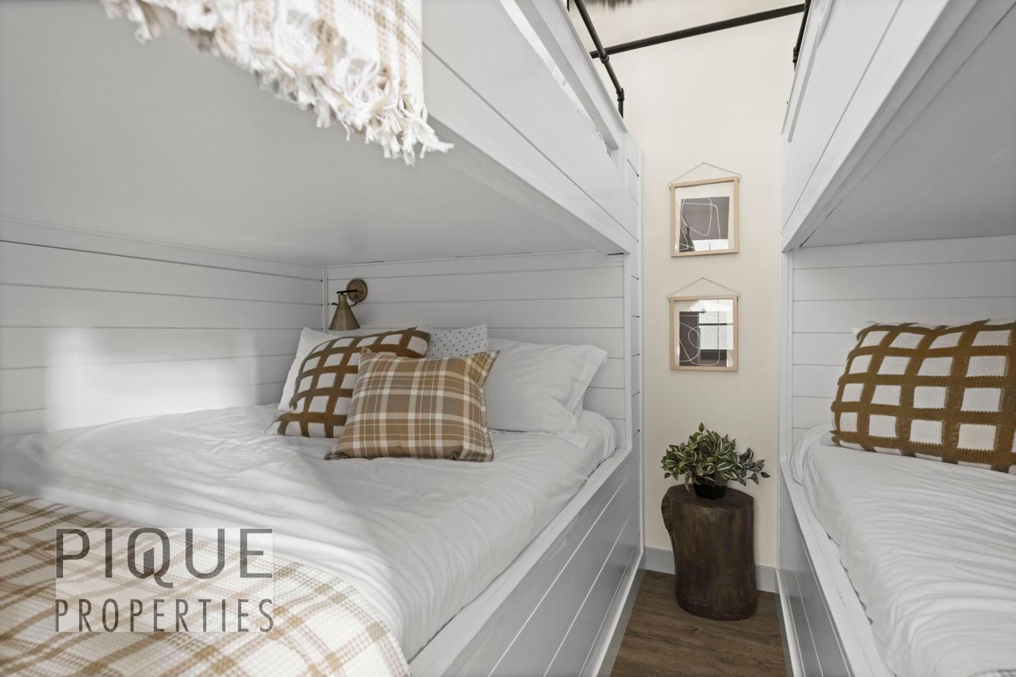 Apartament Mountain Loft Retreat, Heated Pool & Hot Tub, Ug Parking, Balcony, Wifi! Canmore Zewnętrze zdjęcie